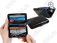 Алюминиевый кошелек RFID PROTECT CARD-BLACK - в руках